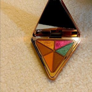 Love yourself Eyeshadow Palette by lYS